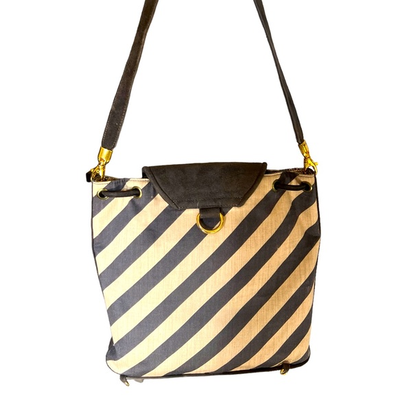 Claudio Merazzi Italian shoulder bag with flashy gold hardware. Hobo style cinch - Picture 5 of 8